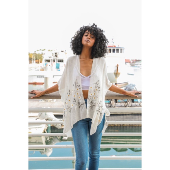 Ivory Daisy Embroidered Woven Floral Kimono Open Wrap Coverup Top One Size - Picture 2 of 3